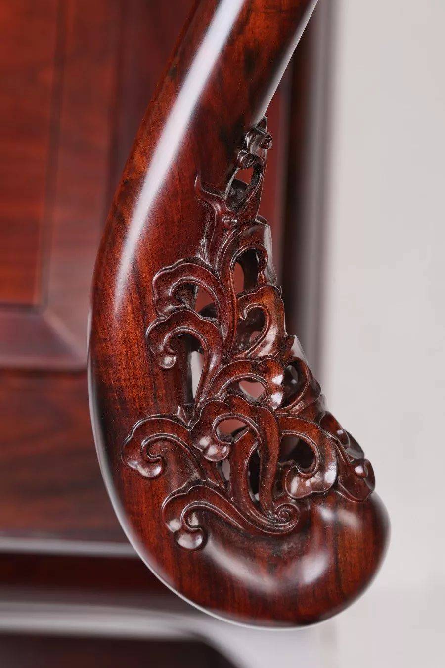 皇宫椅的扶手竟然如此考究!