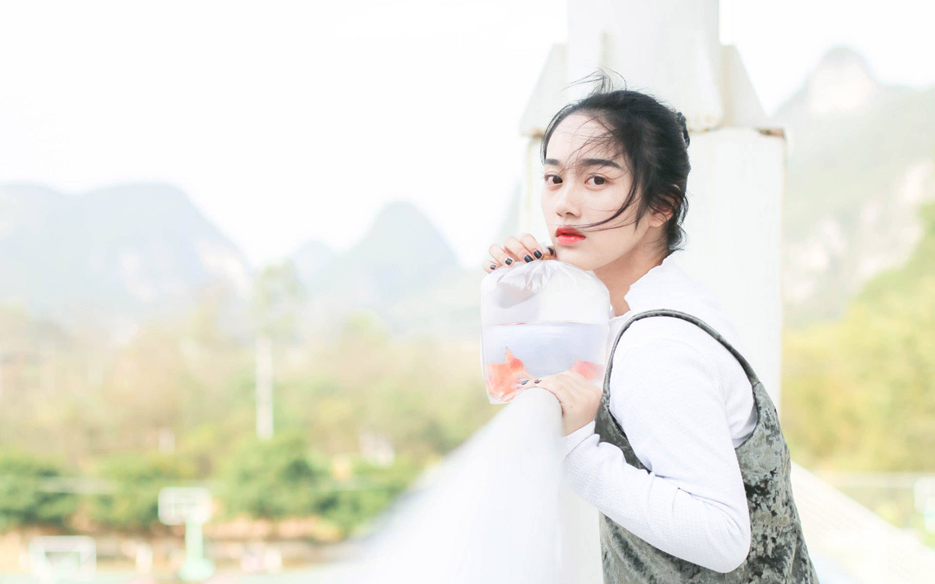 闺蜜说肥水不流外人田 他有力的双臂托起我的屁股