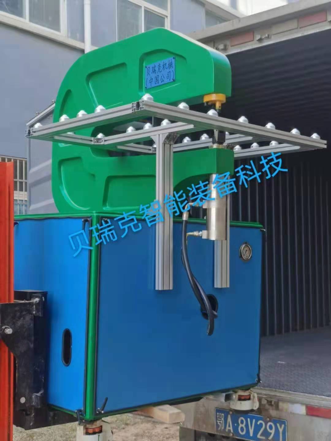 交通标志牌用什么铆,请说明下标牌铆钉机型号,铆钉型号