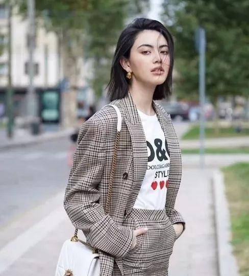 好身材|泰国第一神颜太会玩，内衣外穿玩起“欲女风”，配皮裙美出新高度