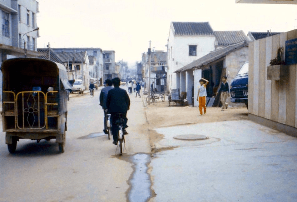 19722020一组老照片记录中国深圳几十年的历史变革