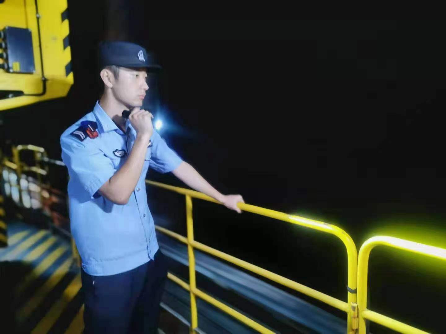 李尚泽藏蓝警服穿在身责任担当记在心