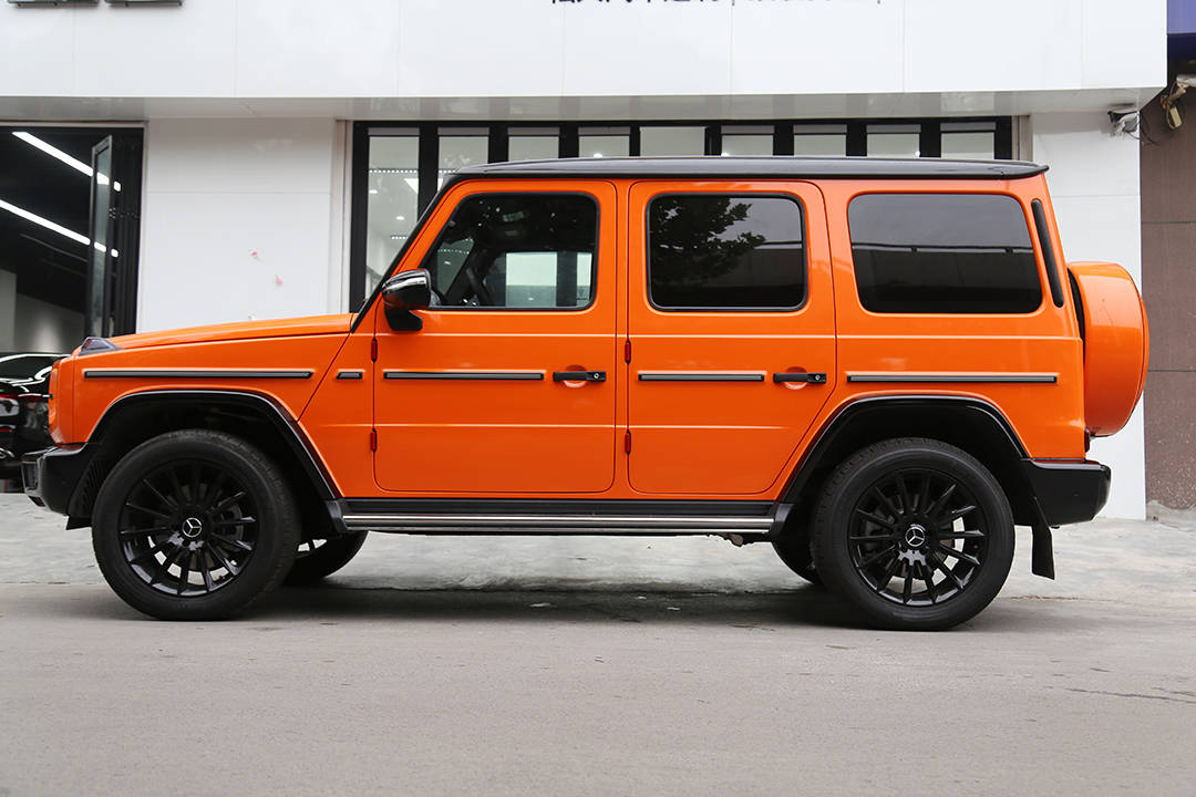 就要与众不同奔驰大g济南欧瑟全车改色贴膜烈焰橙
