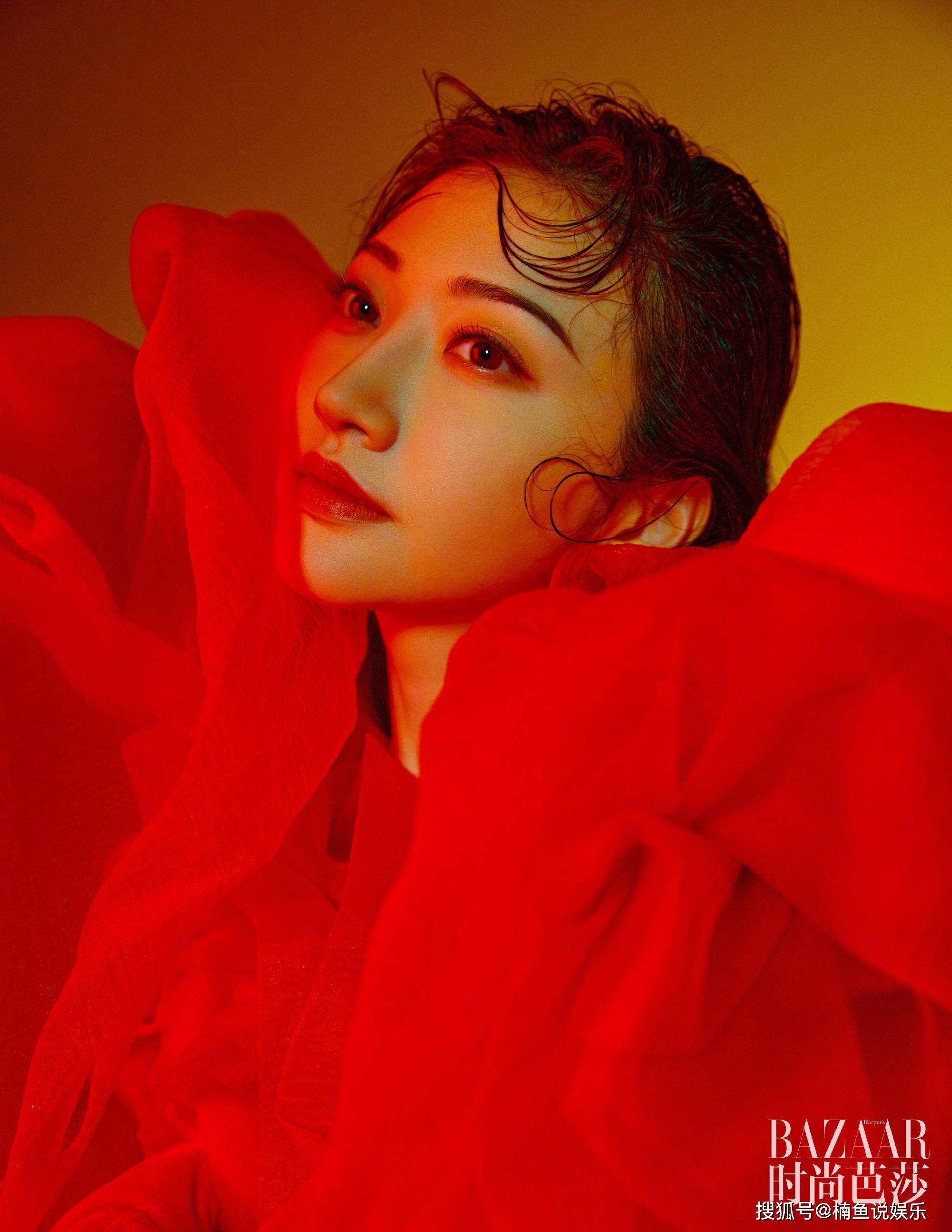 原创景甜不愧是人间富贵花湿发造型女人味十足窈窕身段太美了