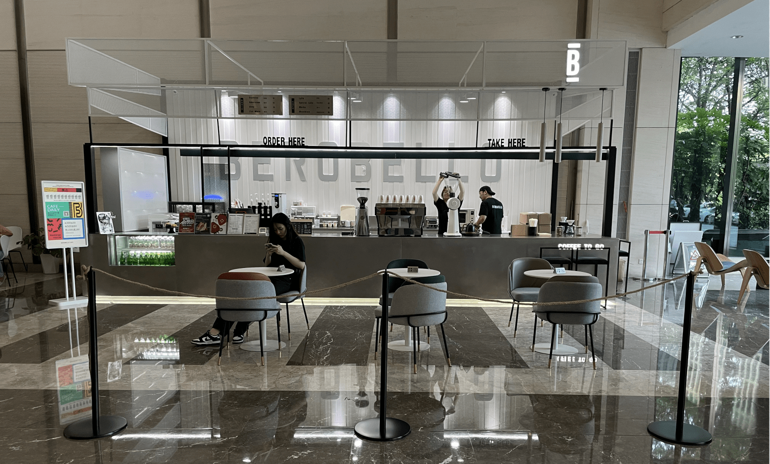 炎炎夏日,咖啡馆里的靓丽风景线