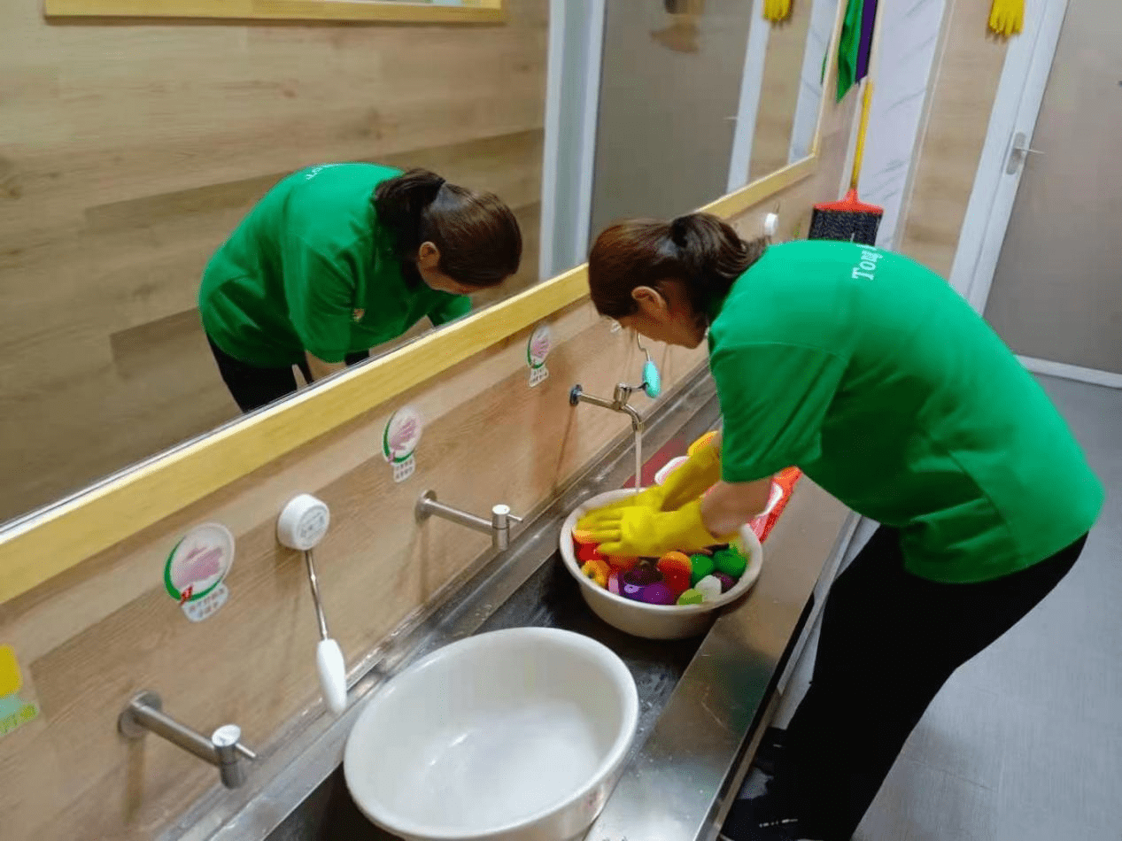 童贝尔新龙幼儿园周五卫生清洁