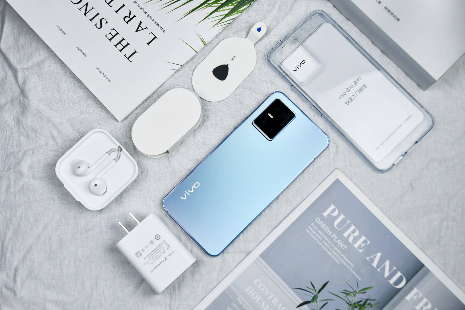 总的来说,vivo s10 pro外观设计上,做了小幅度升级,配色工艺上,打开