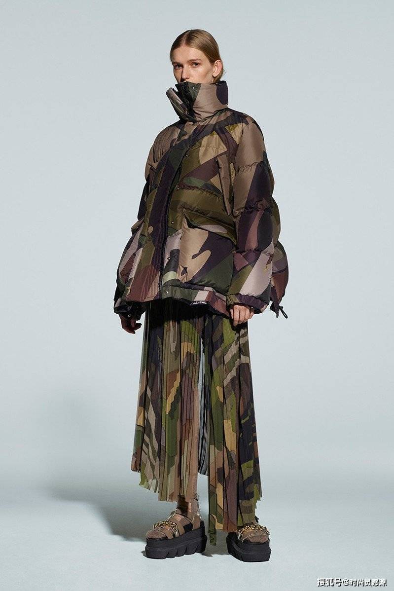 挂毯|Logo太帅了：SACAI x KAWS联名系列上架