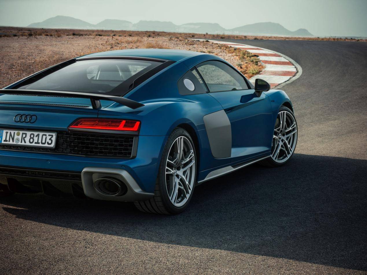 新奥迪r8v10coupéperformance带你去梦想中的诗与远方