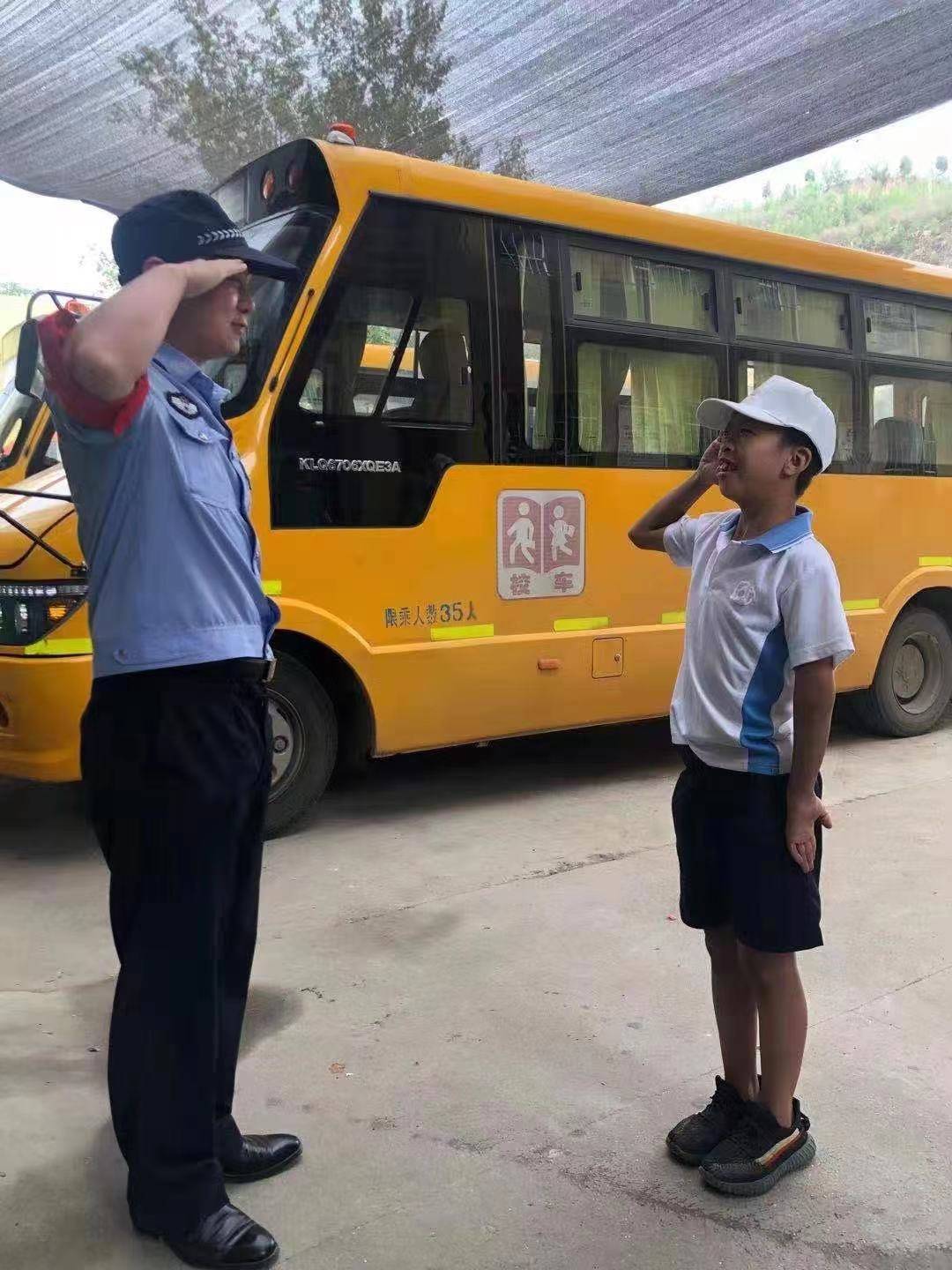 文字灵宝西站派出所民警