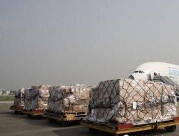 国际空运飞机是如何装载并运送货物的?
