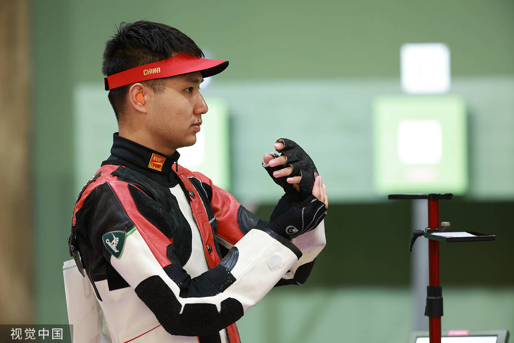 高清图中国射击队训练备战奥运杨皓然聚精会神