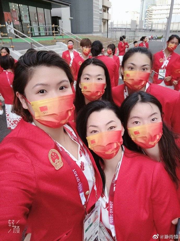 女子水球队姑娘发布与朱婷等人合照:中国代表团加油_奥运会
