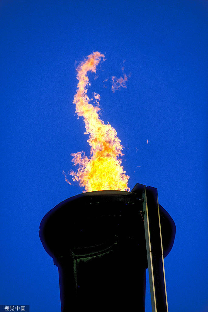 组图回顾:历届奥运主火炬点燃 李宁经典飞天点火