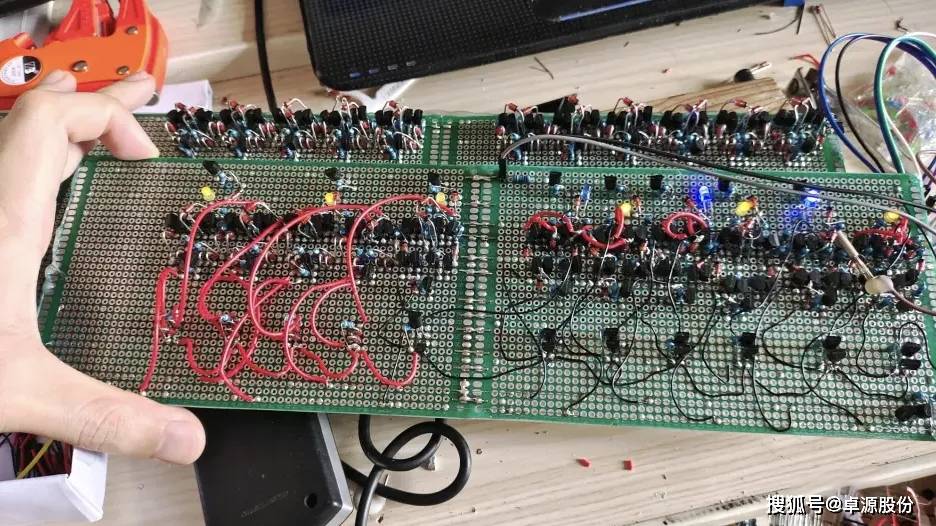 纯手工纯分立晶体管b站肝帝耗时半年diy自制cpu可跑程序