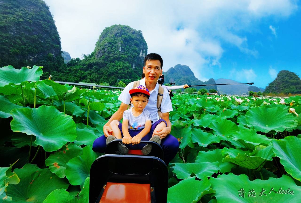 暑期广东周边游，英德洞天仙境探秘，峰林小镇坐小火车游莲湖