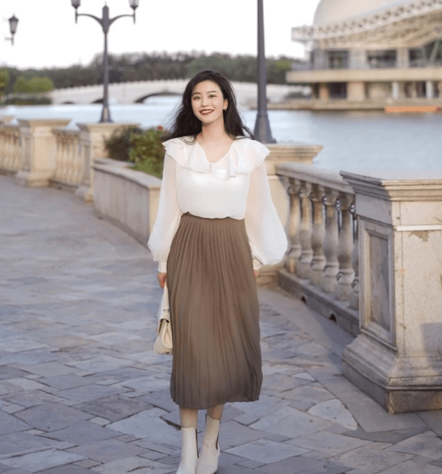 夏天|今夏火了一种靴子，叫“过踝不过膝”