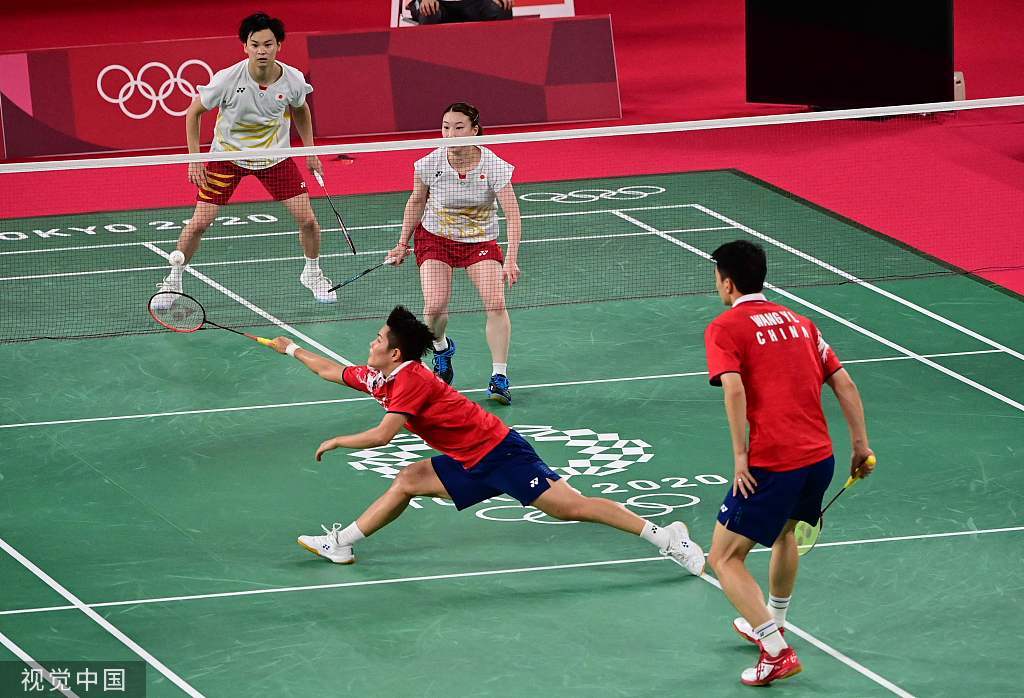 高清图:羽球混双半决赛 王懿律/黄东萍2-1日本组合