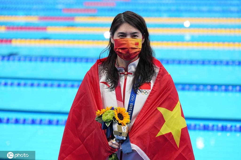 2020东京奥运会游泳女子200米蝶泳颁奖仪式