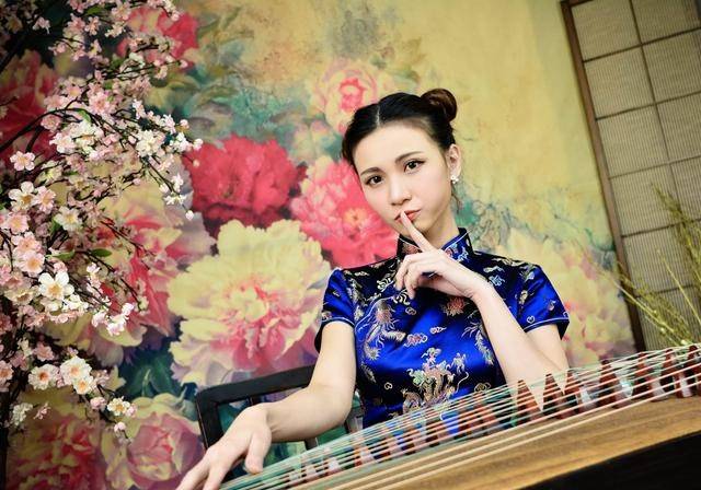 文章|发型很重要，小姐姐的丸子头完美的破坏了旗袍的优雅与高贵