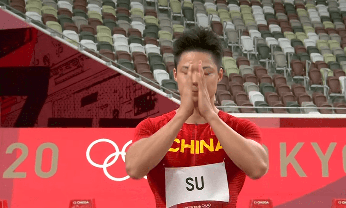 苏炳添神了!怒吼 捶地庆祝,创黄种人纪录,9秒83书写亚洲神迹