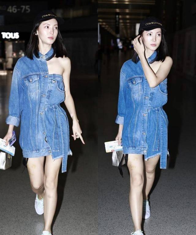 私下里|金晨私下里也跟走T台似的，穿牛仔外套还少一块布，看着真够个性