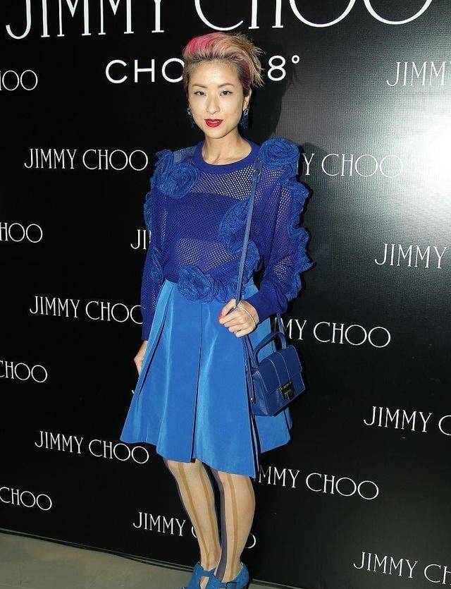 材质|陈奕迅的妻子真挺不一般的，肤色不白还要穿粉色，好在气质很高级