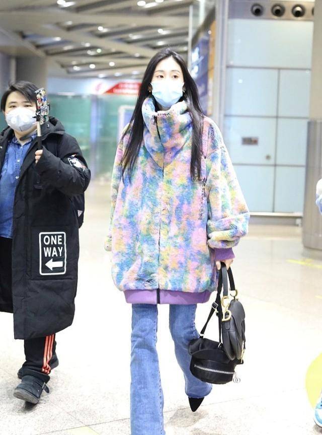 身材|张碧晨可真不像当妈妈的样，身材纤瘦大长腿吸精，太有少女感了