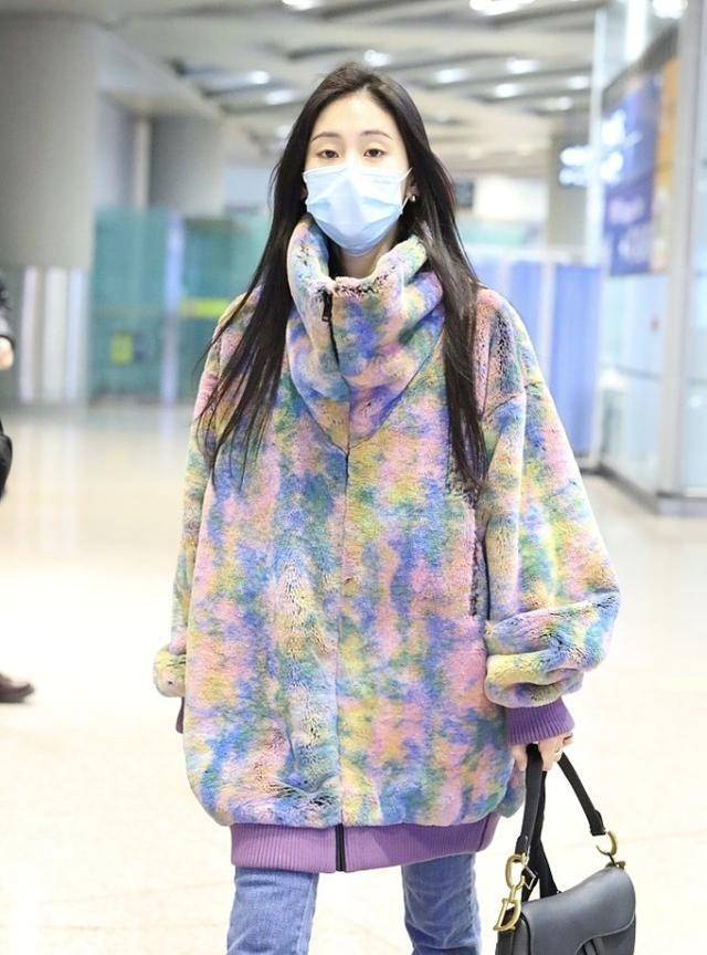 身材|张碧晨可真不像当妈妈的样，身材纤瘦大长腿吸精，太有少女感了