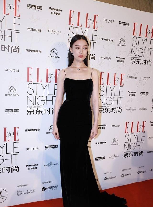 身材|比倪妮的“超模脸”带劲的是她的身材，裙子这么紧也没赘肉，真赞