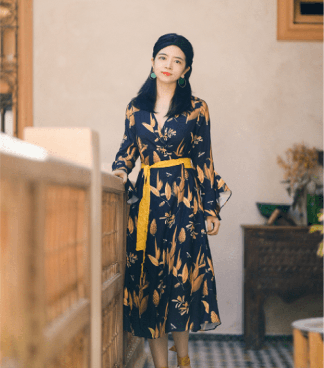 颜色|如何把几年前的“碎花裙”穿出高级感
