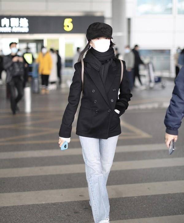 服装|董洁虽然40多了，但素颜依旧能打，除了面容稍显憔悴没缺点