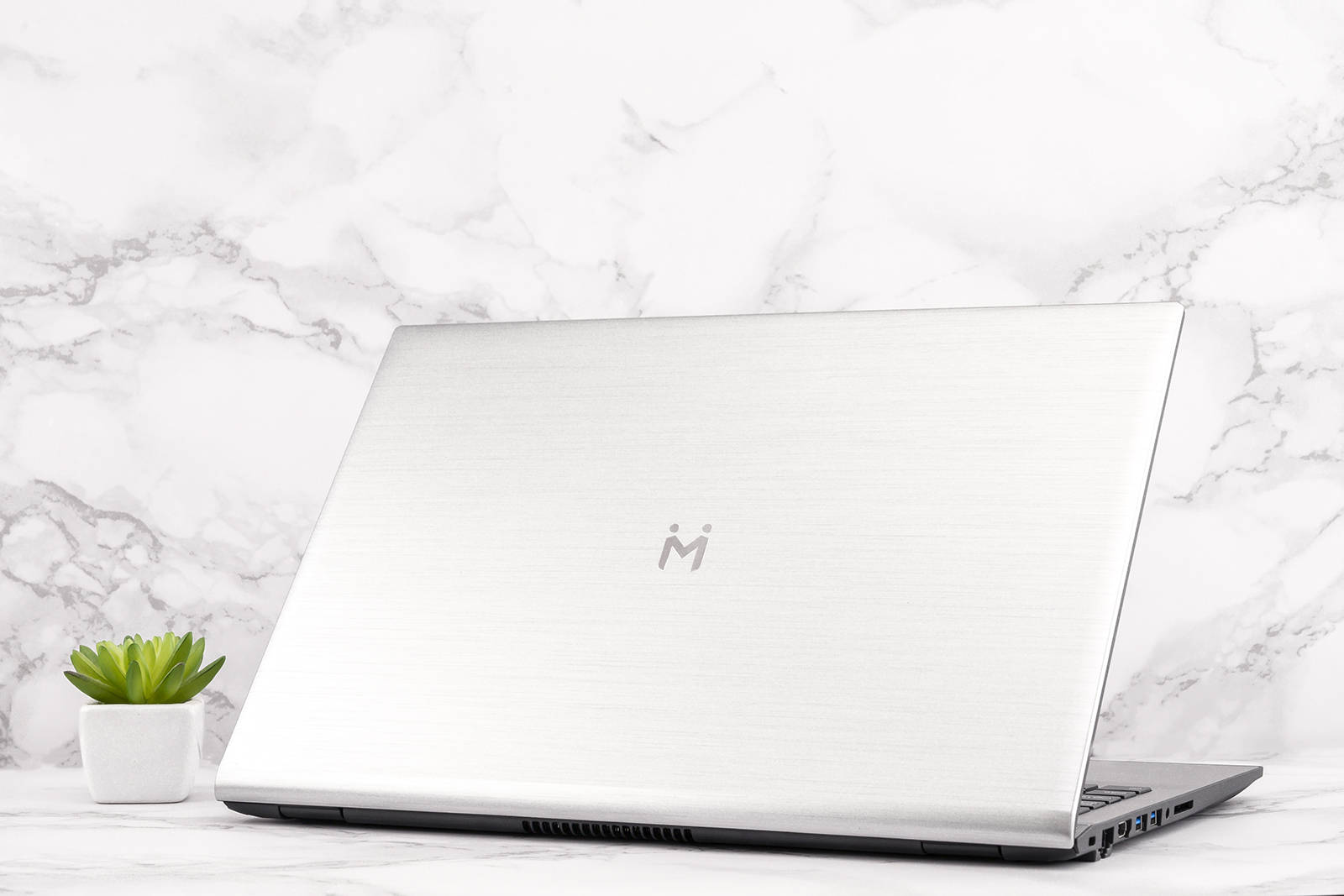 深夜被迫营业 给入门级本本升级 手艺完全没丢 内存