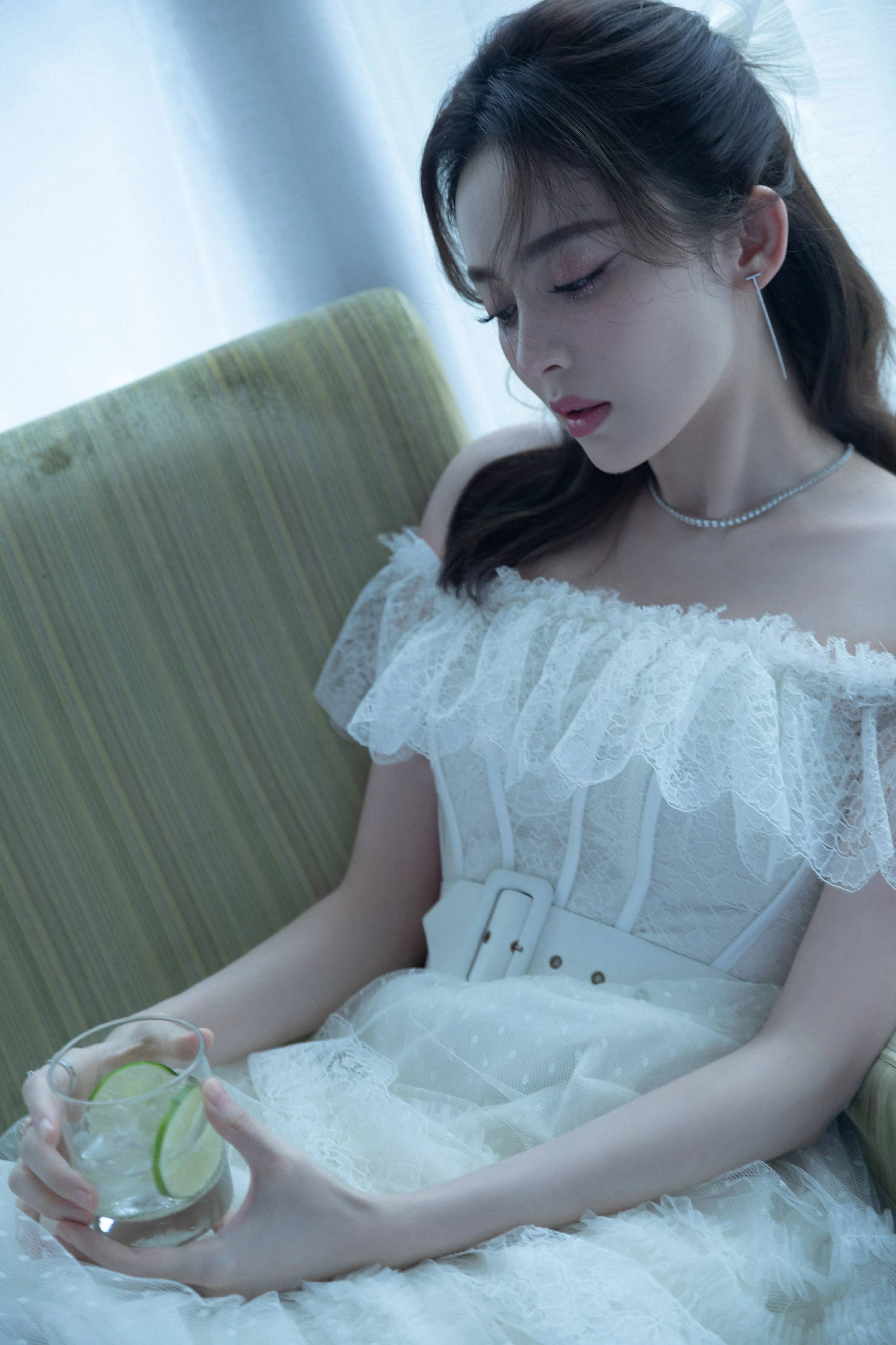 古力娜扎夏日大片 蝴蝶结仙女造型尽显轻盈灵动