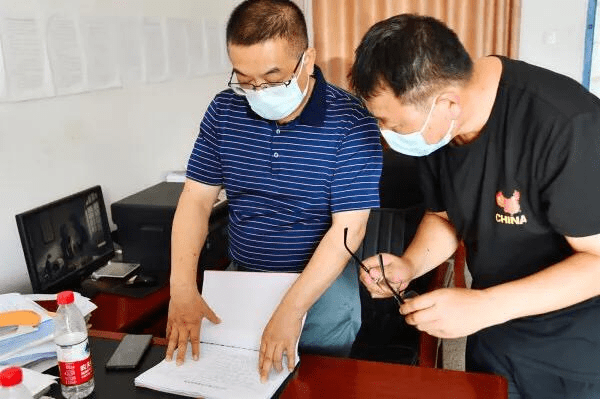 李碧泉来到严塘镇湖城学校,严塘镇中学,严塘镇教育督