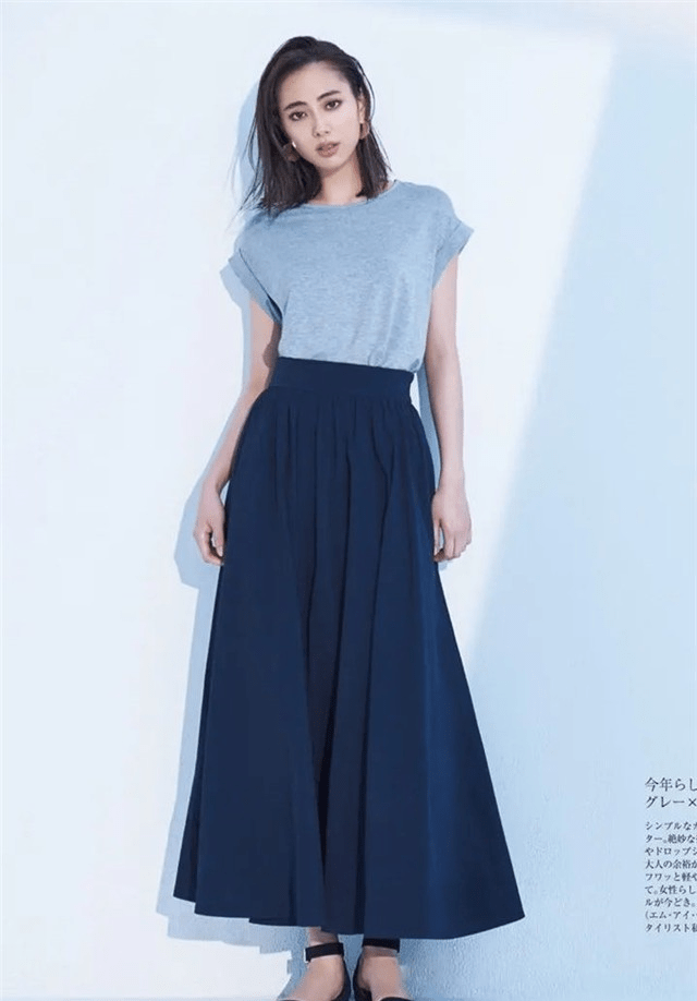 黑色|女人过了50岁,穿裙子要记住“2要2不要”法则