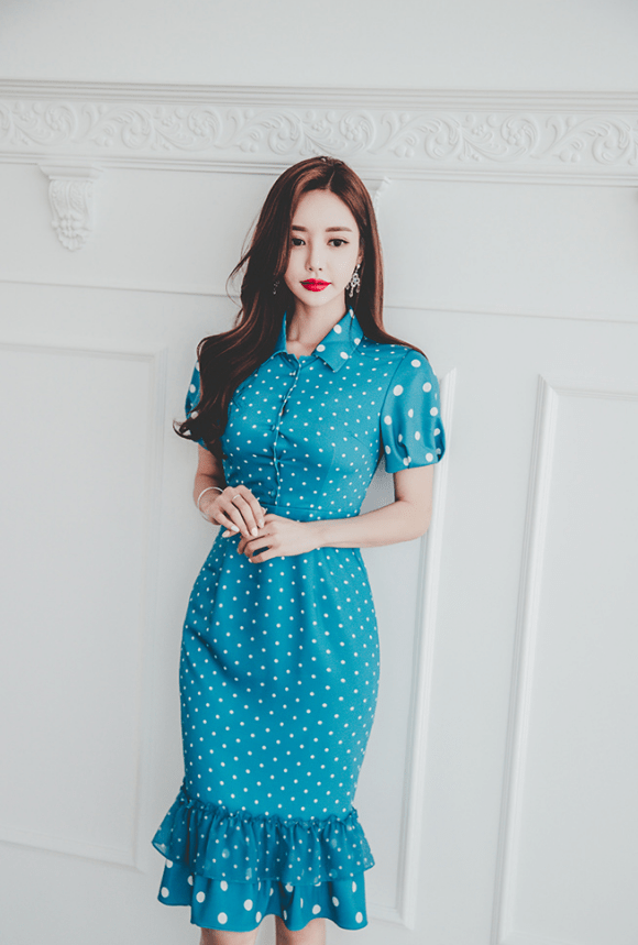 鱼尾|女神孙允珠高清时尚搭配：琉璃湖泊藻蓝斑点花褶鱼尾裙