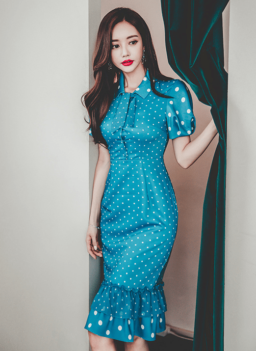 鱼尾|女神孙允珠高清时尚搭配：琉璃湖泊藻蓝斑点花褶鱼尾裙