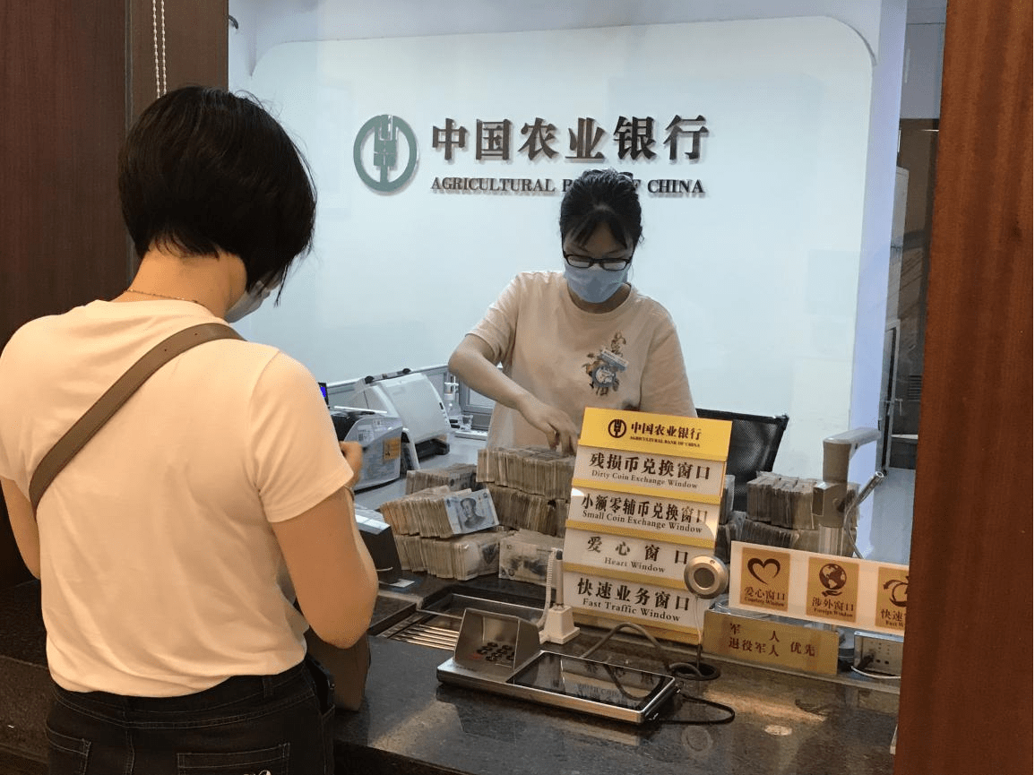 我为群众办实事 --农业银行佛山分行网点服务升温纪事