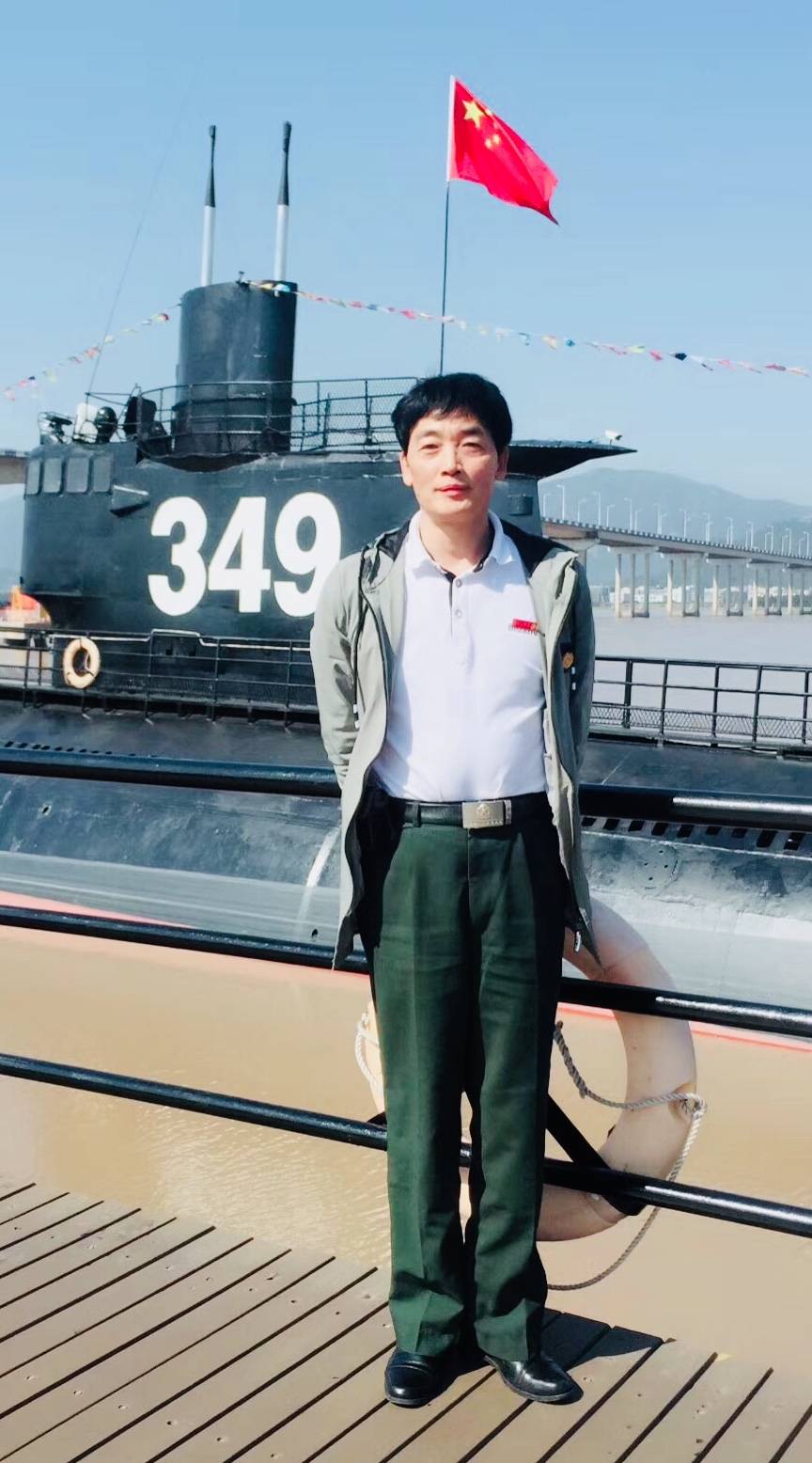个人简介:张金铭,杭州人,著名军旅书画家,中国人民解