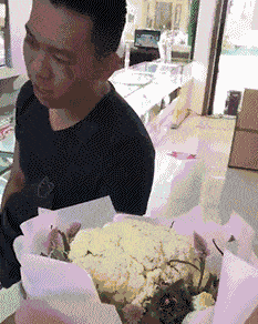 爆笑圖片：大爺你用的是什麼牌的洗頭膏啊，我聞著還挺香！ 搞笑整蠱 第10张