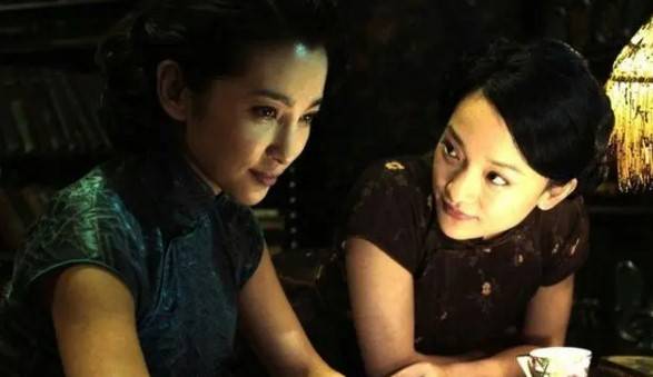 张艺谋|一穿旗袍全现行，hold得住就是风情万种，否则就如同像在过家家！