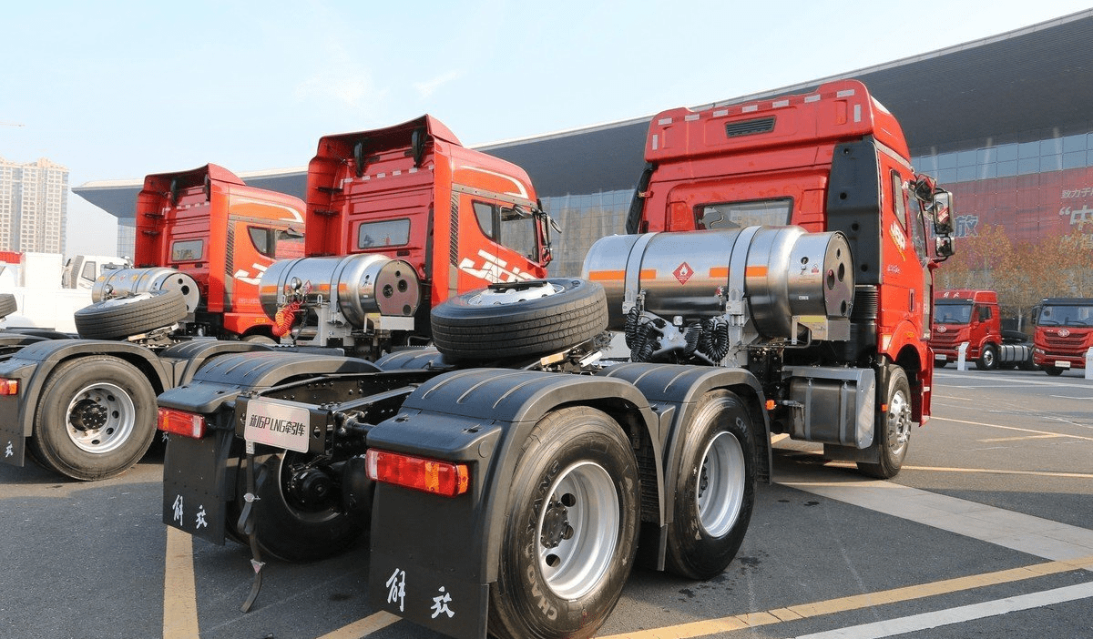 天然气价格暴涨10倍 lng卡车司机们怎么办?_燃气