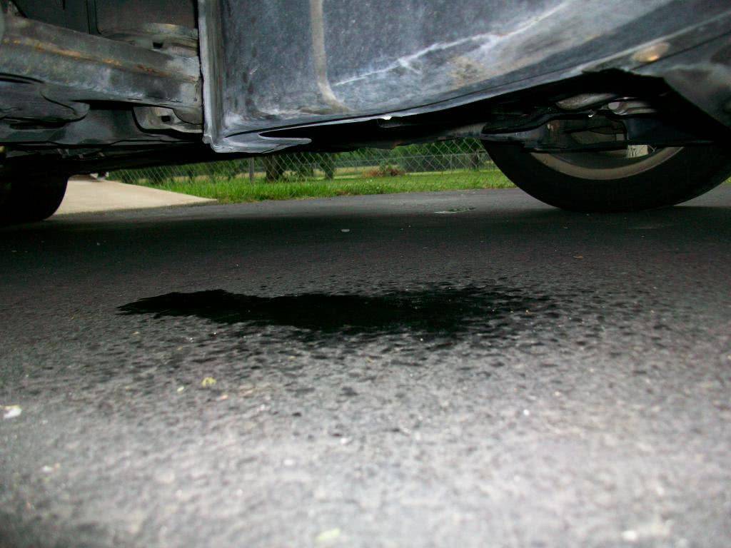 汽车漏油的原因和维修妙招