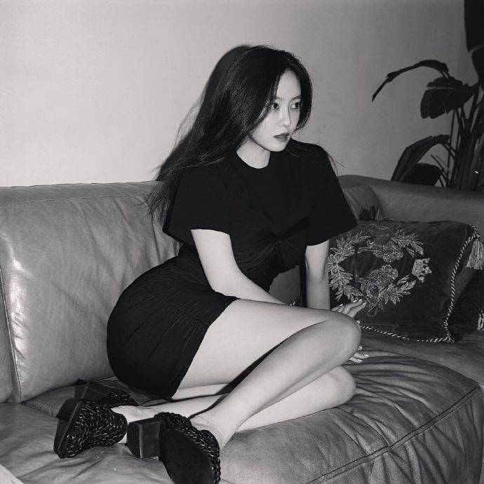 大长腿抢镜的朴孝敏.