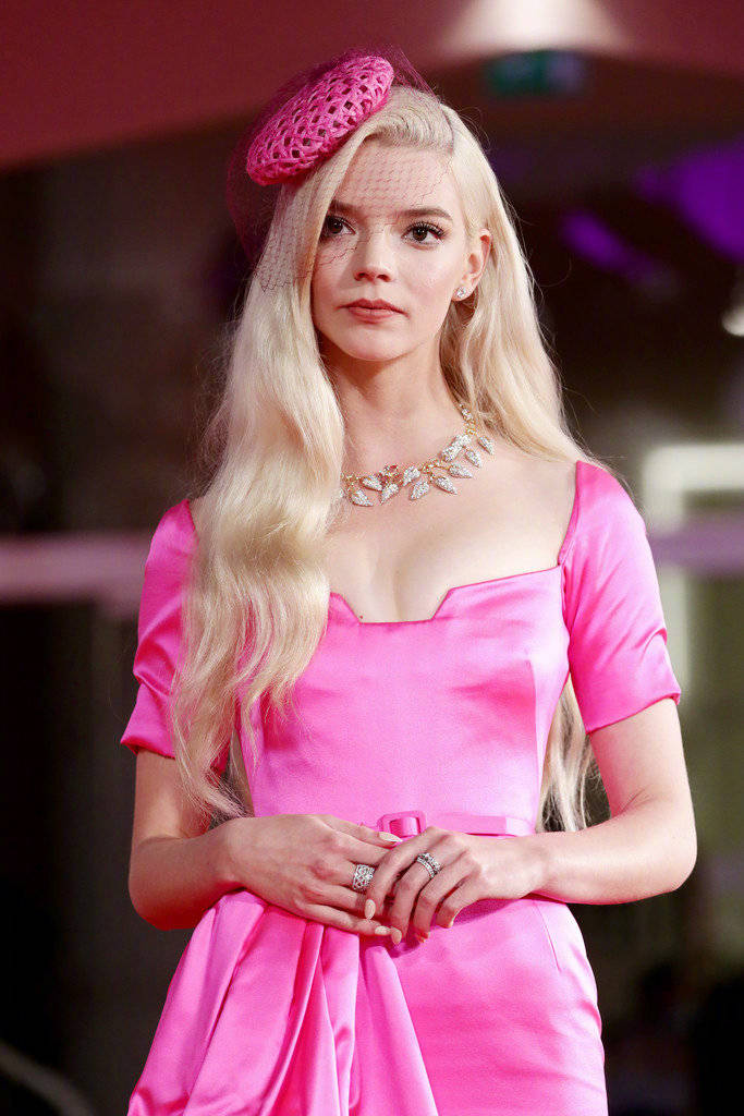 人间|安雅Anya Taylor-Joy 威尼斯电影节造型二?