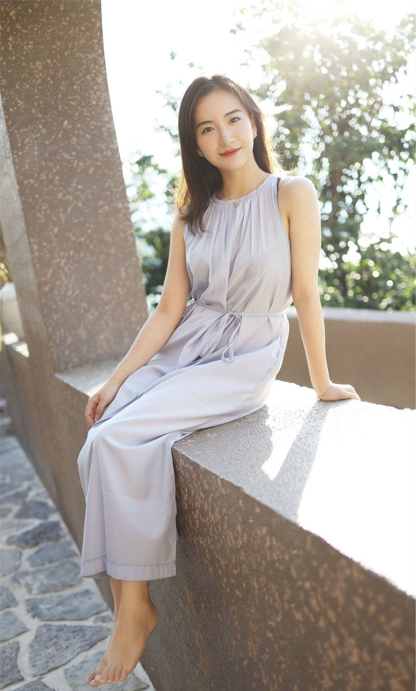 黑色|淡淡的紫粉色连衣裙，不经意间的温婉动人，衬托出神秘的高贵感