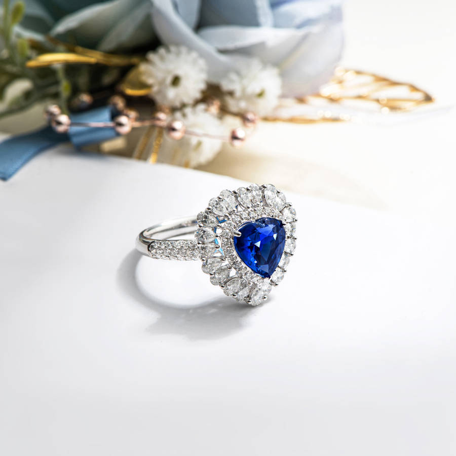 心形蓝宝石戒指,对爱情的极致表达