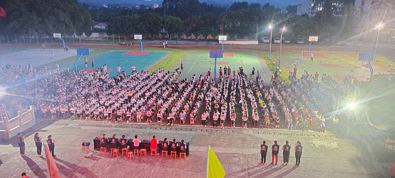 化州那务银丝中学禁毒宣传讲座