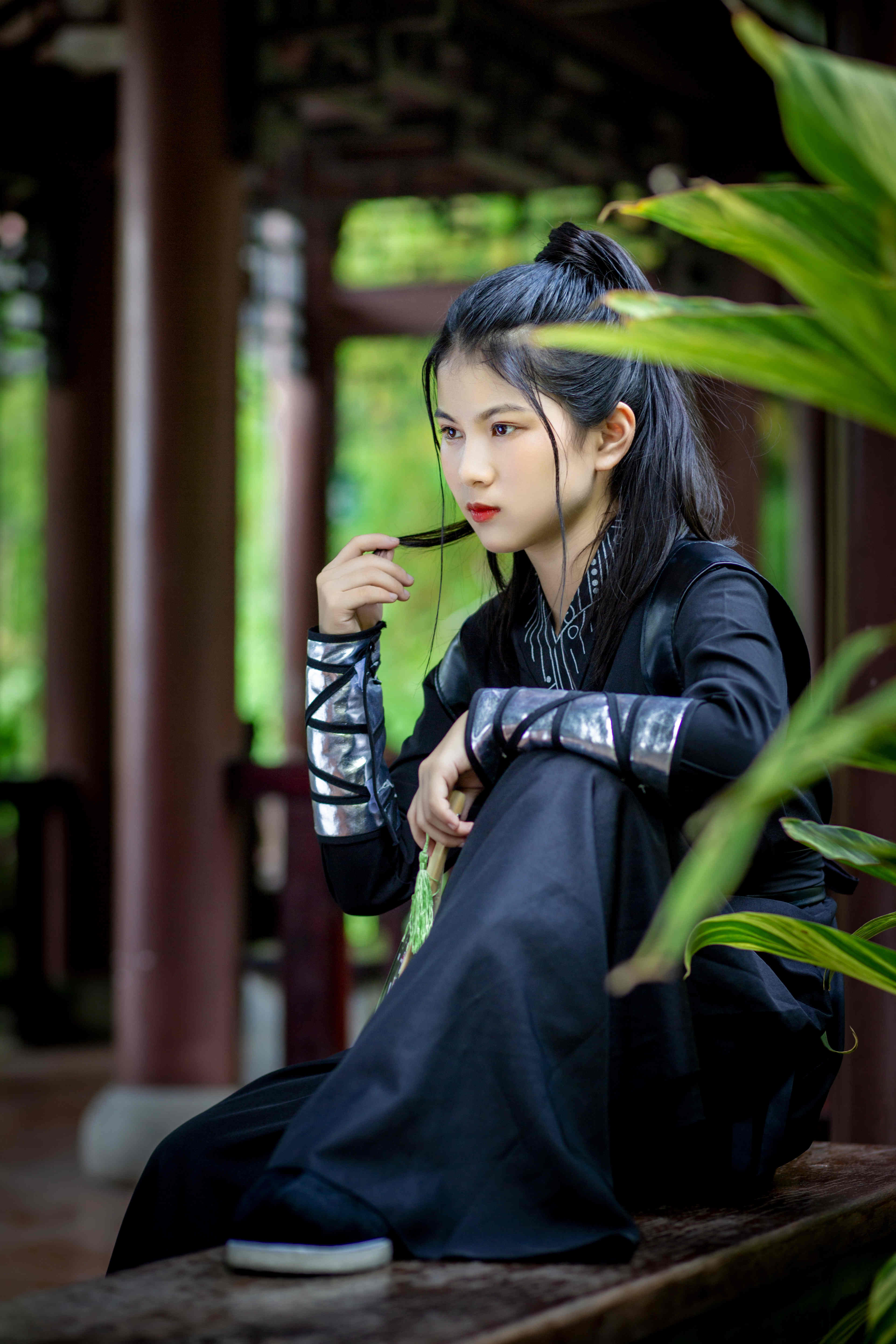 夏梓涵古装写真曝光身着汉服神似女侠太酷了